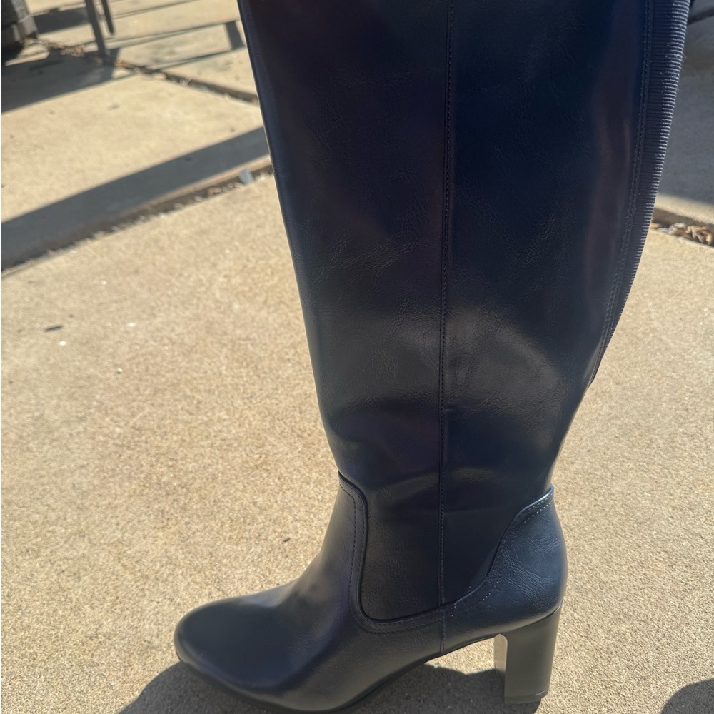 **Brand New** w/box Lifestride knee-high navy wide calf boots *RARE FIND*